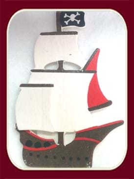 דמויות עץ צבועות - ספינת פיראטים